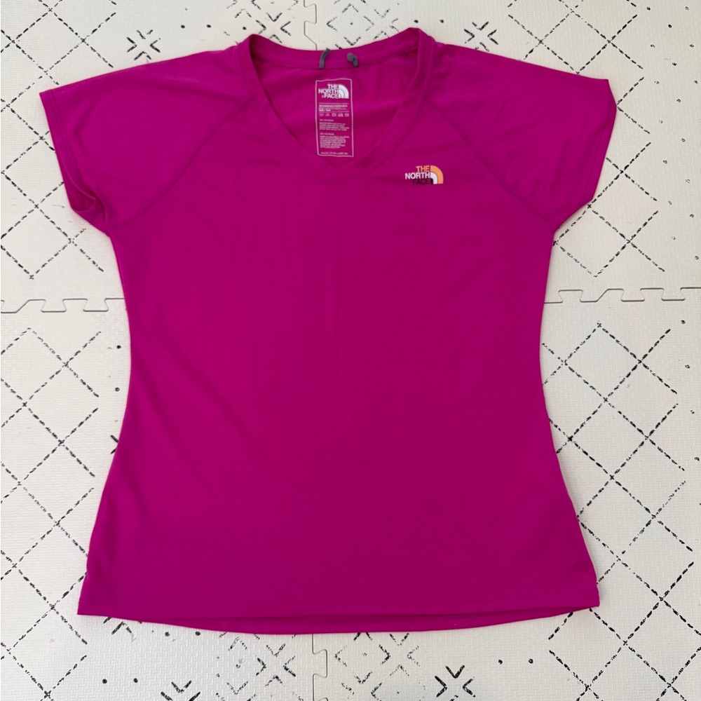 The North Face VaporWick V-Neck Tee - Pink with Logo‎